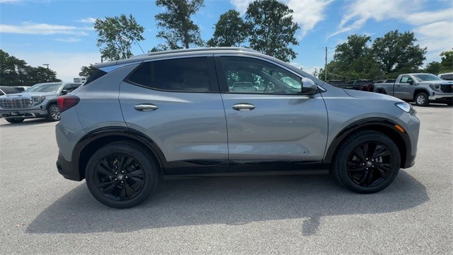 Buick Encore GX Vehicle Full-screen Gallery Image 09