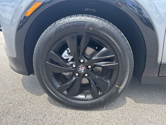 Buick Encore GX Vehicle Full-screen Gallery Image 10