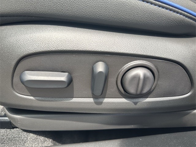 Buick Encore GX Vehicle Full-screen Gallery Image 13