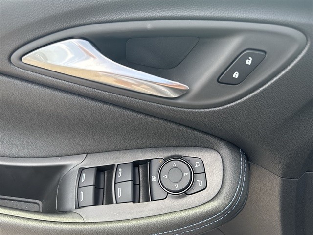 Buick Encore GX Vehicle Full-screen Gallery Image 14