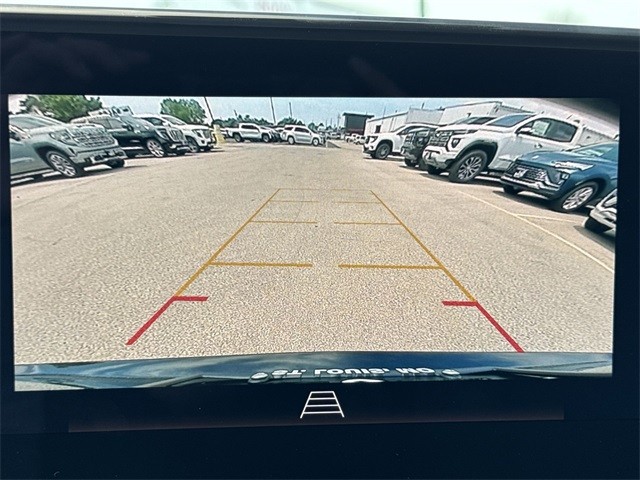 Buick Encore GX Vehicle Full-screen Gallery Image 17