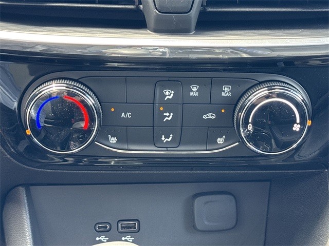 Buick Encore GX Vehicle Full-screen Gallery Image 18