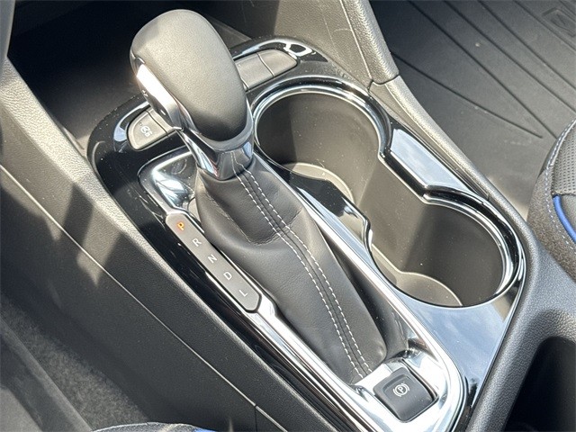 Buick Encore GX Vehicle Full-screen Gallery Image 19