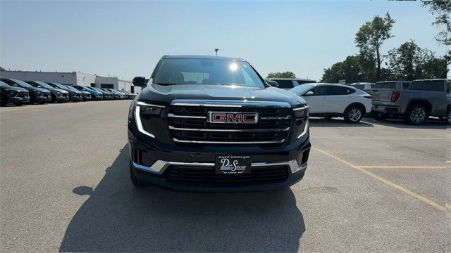 GMC Acadia Vehicle Full-screen Gallery Image 03