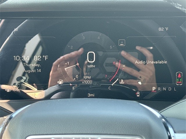 GMC Acadia Vehicle Full-screen Gallery Image 15