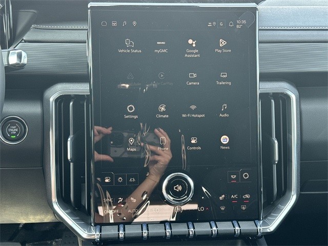 GMC Acadia Vehicle Full-screen Gallery Image 16