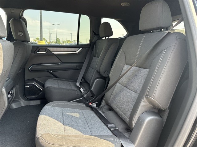 GMC Acadia Vehicle Full-screen Gallery Image 22