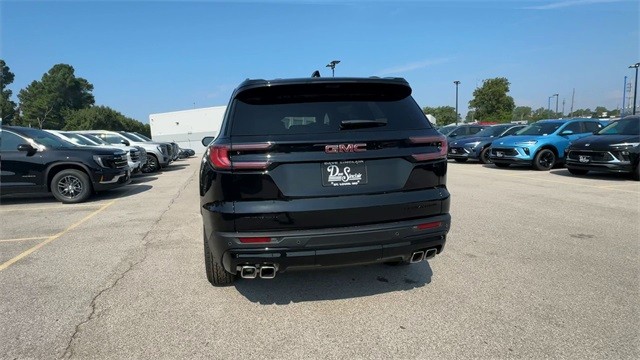 GMC Acadia Vehicle Full-screen Gallery Image 07