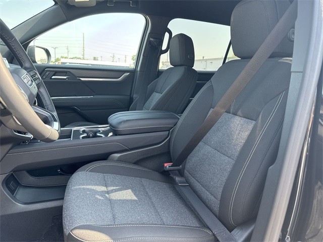 GMC Acadia Vehicle Full-screen Gallery Image 11