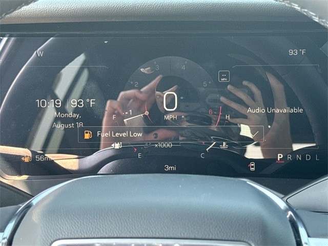 GMC Acadia Vehicle Full-screen Gallery Image 15