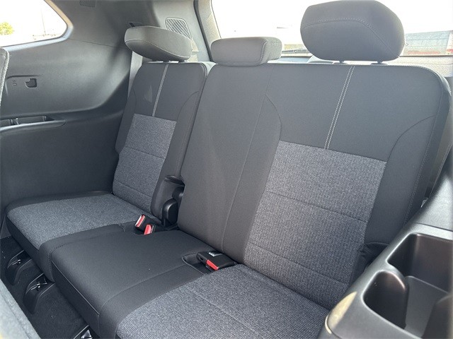 GMC Acadia Vehicle Full-screen Gallery Image 23