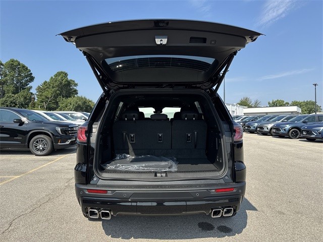 GMC Acadia Vehicle Full-screen Gallery Image 24