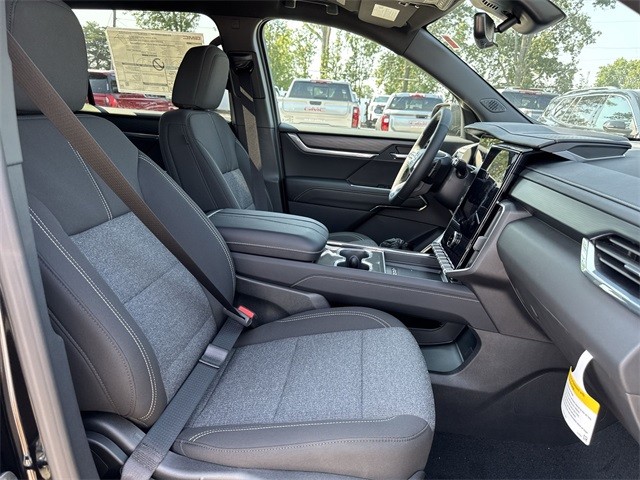 GMC Acadia Vehicle Full-screen Gallery Image 25