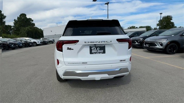 GMC Terrain Vehicle Full-screen Gallery Image 07