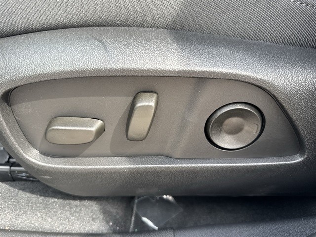 GMC Terrain Vehicle Full-screen Gallery Image 12