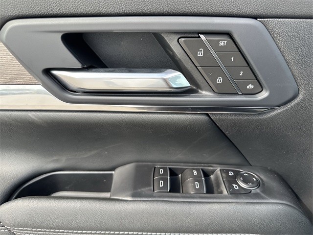 GMC Terrain Vehicle Full-screen Gallery Image 13