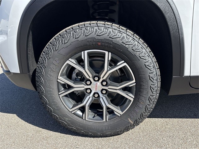 GMC Acadia Vehicle Full-screen Gallery Image 10