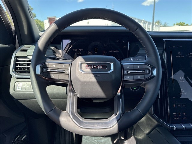 GMC Acadia Vehicle Full-screen Gallery Image 14