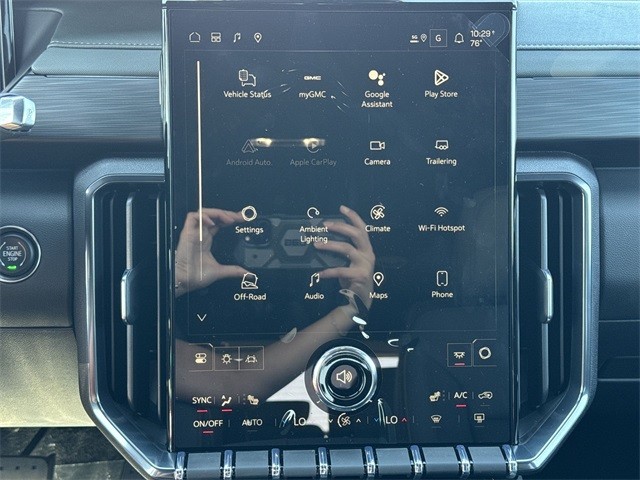 GMC Acadia Vehicle Full-screen Gallery Image 16