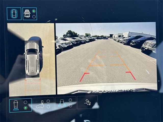 GMC Acadia Vehicle Full-screen Gallery Image 17