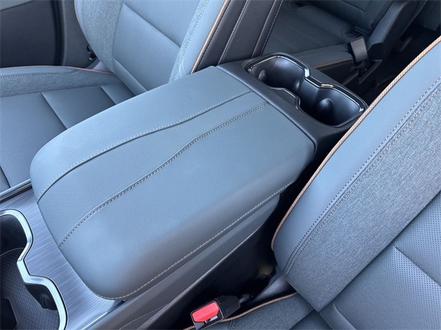 GMC Acadia Vehicle Full-screen Gallery Image 21