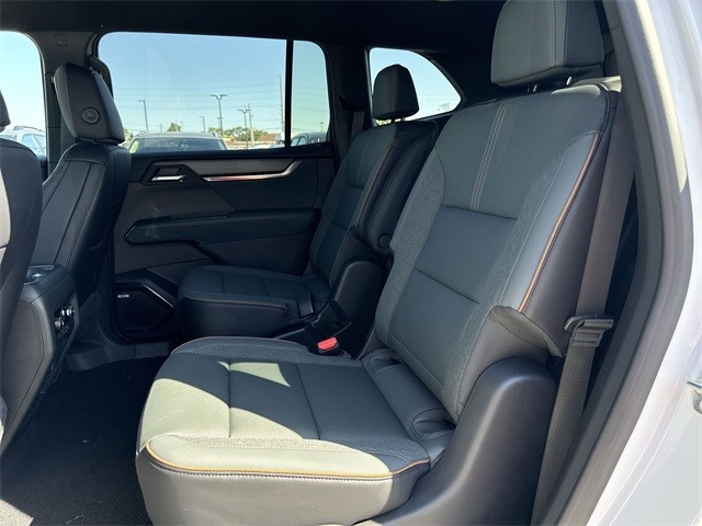 GMC Acadia Vehicle Full-screen Gallery Image 22