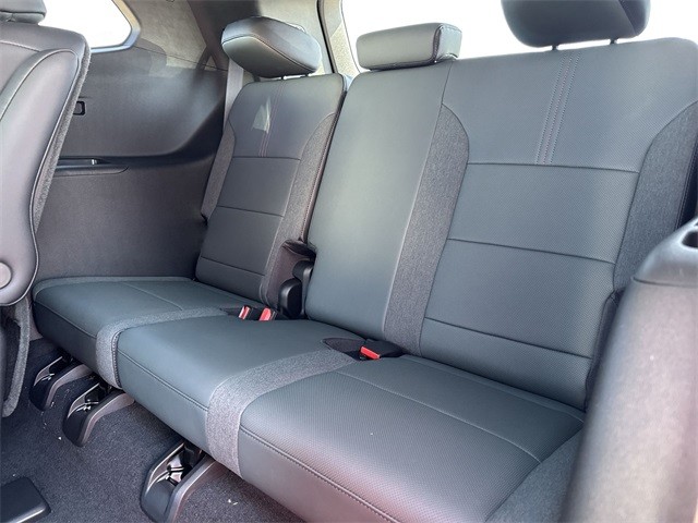 GMC Acadia Vehicle Full-screen Gallery Image 23