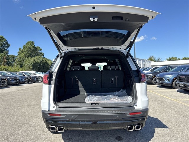 GMC Acadia Vehicle Full-screen Gallery Image 24