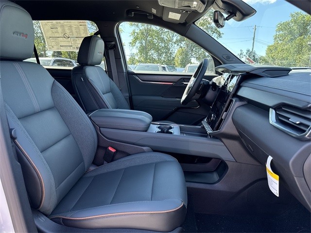 GMC Acadia Vehicle Full-screen Gallery Image 25