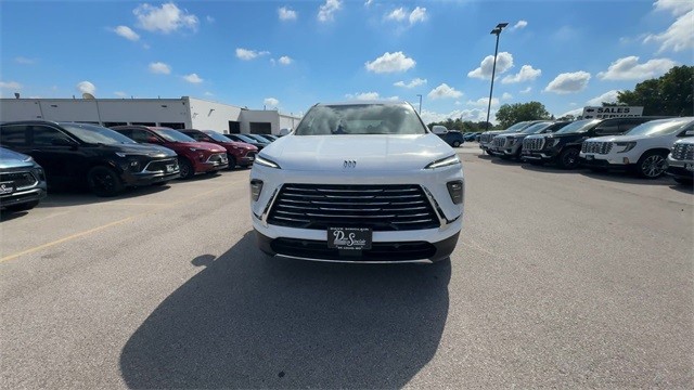 Buick Enclave Vehicle Full-screen Gallery Image 03