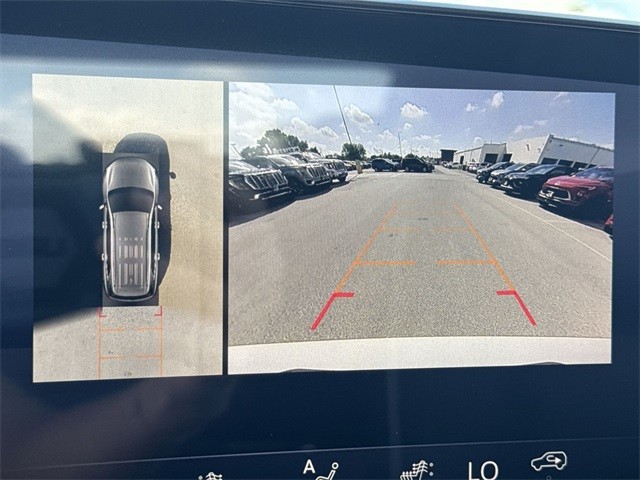 Buick Enclave Vehicle Full-screen Gallery Image 17