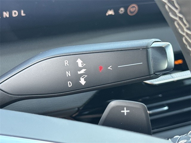 Buick Enclave Vehicle Full-screen Gallery Image 20