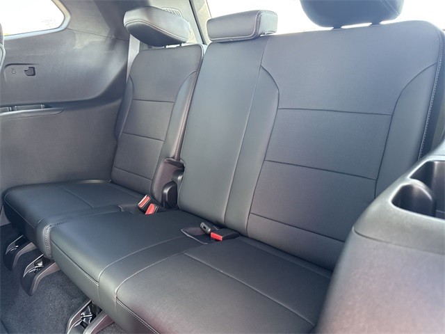 Buick Enclave Vehicle Full-screen Gallery Image 23