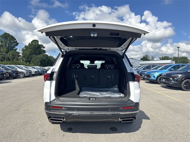 Buick Enclave Vehicle Full-screen Gallery Image 24