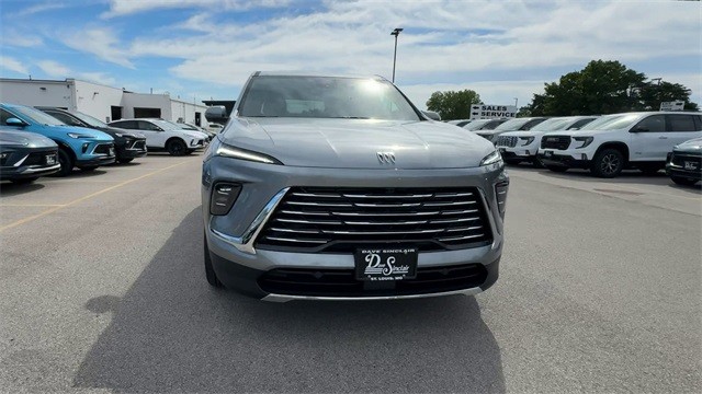 Buick Enclave Vehicle Full-screen Gallery Image 03