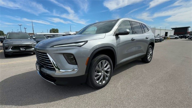 Buick Enclave Vehicle Full-screen Gallery Image 04