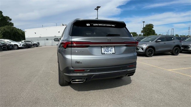 Buick Enclave Vehicle Full-screen Gallery Image 07