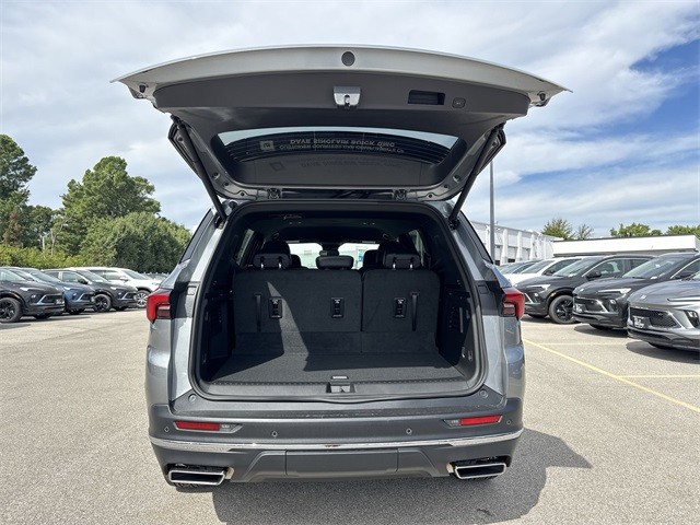 Buick Enclave Vehicle Full-screen Gallery Image 24