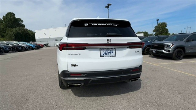 Buick Enclave Vehicle Full-screen Gallery Image 07