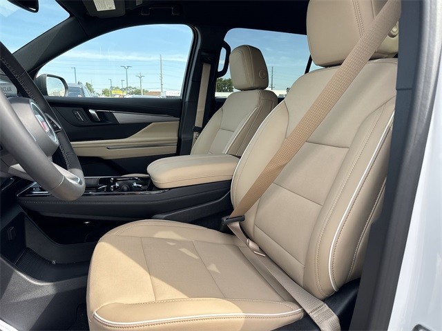 Buick Enclave Vehicle Full-screen Gallery Image 11