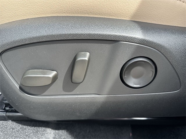 Buick Enclave Vehicle Full-screen Gallery Image 12