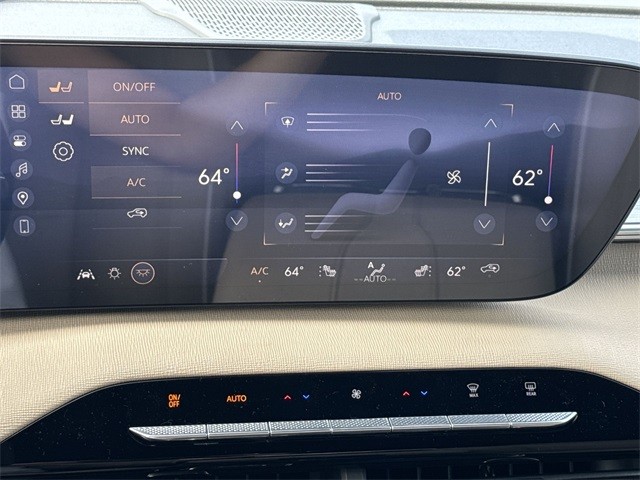 Buick Enclave Vehicle Full-screen Gallery Image 19