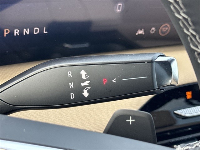 Buick Enclave Vehicle Full-screen Gallery Image 20