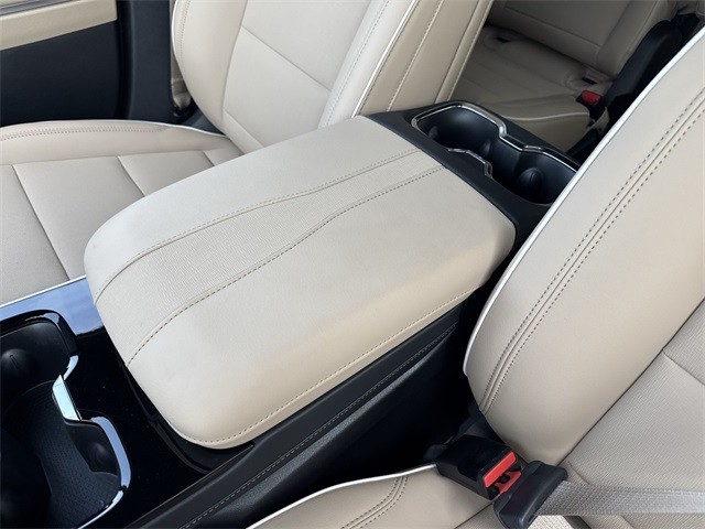 Buick Enclave Vehicle Full-screen Gallery Image 21