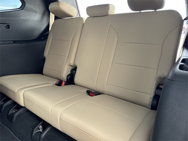 Buick Enclave Vehicle Full-screen Gallery Image 23