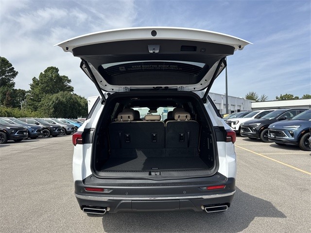 Buick Enclave Vehicle Full-screen Gallery Image 24