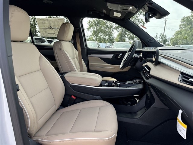 Buick Enclave Vehicle Full-screen Gallery Image 25