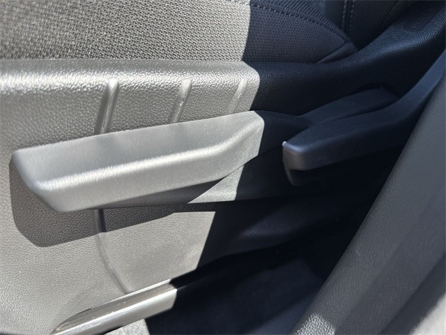 GMC Terrain Vehicle Full-screen Gallery Image 12