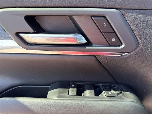 GMC Terrain Vehicle Full-screen Gallery Image 13