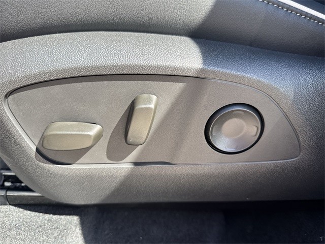 Buick Enclave Vehicle Full-screen Gallery Image 12